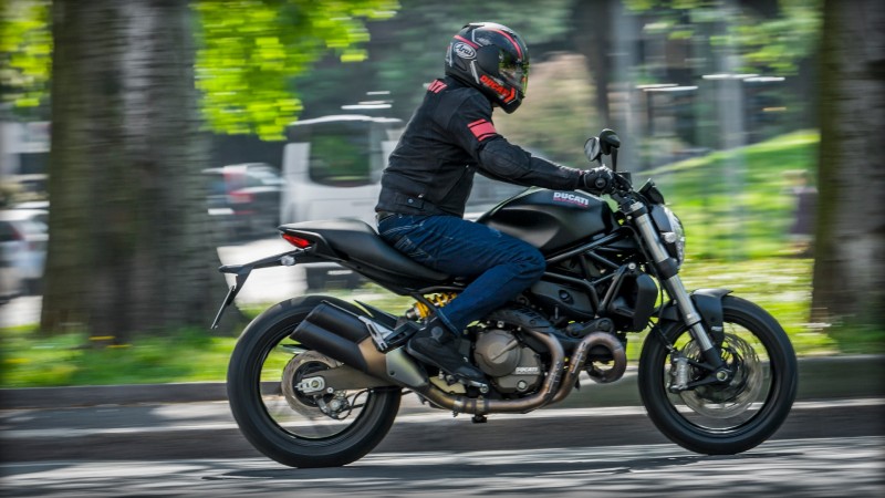 Ducati Monster 821 dark